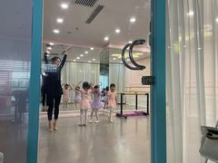 -炫艺舞蹈培训中心(枫尚奥特莱斯店)