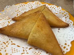 咖喱吞拿鱼角-喜莲咖啡