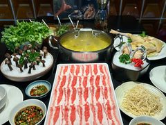-鲜入唯煮·港式海鲜牛肉火锅(金宝街店)
