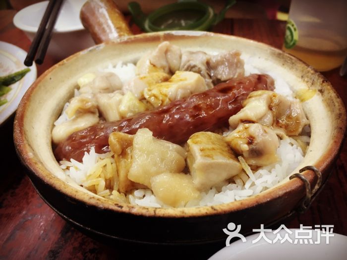 滑鸡腊肠煲仔饭