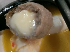 芝士包心牛丸-鲜入围煮花胶鸡海鲜火锅