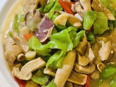 青椒烧青头菌-酝· 大师滇菜(公园1903店)