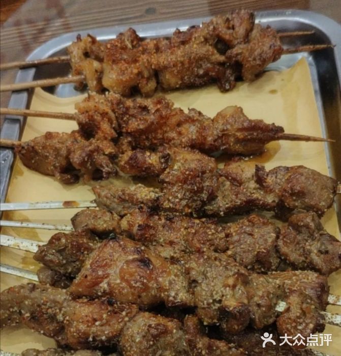 东芳烧烤烤羊肉串图片