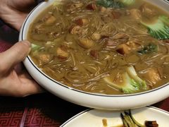 猪肉炖粉条-东北哈尔滨酱骨头馆房掌柜铁锅炖