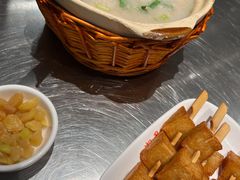 潮界生滚牛肉粥-潮界(虹桥新天地店)