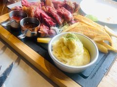 火焰黑毛猪肘-YUE·6·西式融合餐厅(外滩六号店)