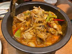 黑松露牛肝菌焖牛蛙-云海肴·汽锅鸡·云南代表菜(天山百盛优客店)