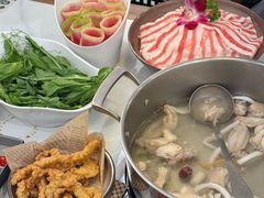-喃喃椰·糟粕醋·椰子鸡火锅(七堡花园店)