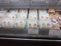 -红宝石·鲜奶小方·海派西点房(南丹店)