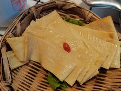 -喜悦小串丹东小黄牛海鲜烧烤大排档(民主广场店)