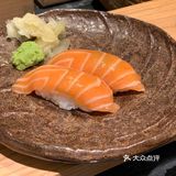 两个人吃了寿司和一个饭加甜品，前菜，人均80左右