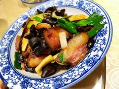 大蒜炒腊肉-兰边碗(鼓楼店)