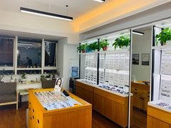 -视野联行眼镜•蔡司•依视路(温江店)