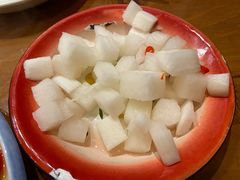 爽口萝卜-炉小二铜锅牛蛙•川湘菜(三里屯店)