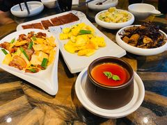 -云海肴·汽锅鸡·云南菜(天山百盛优客店)