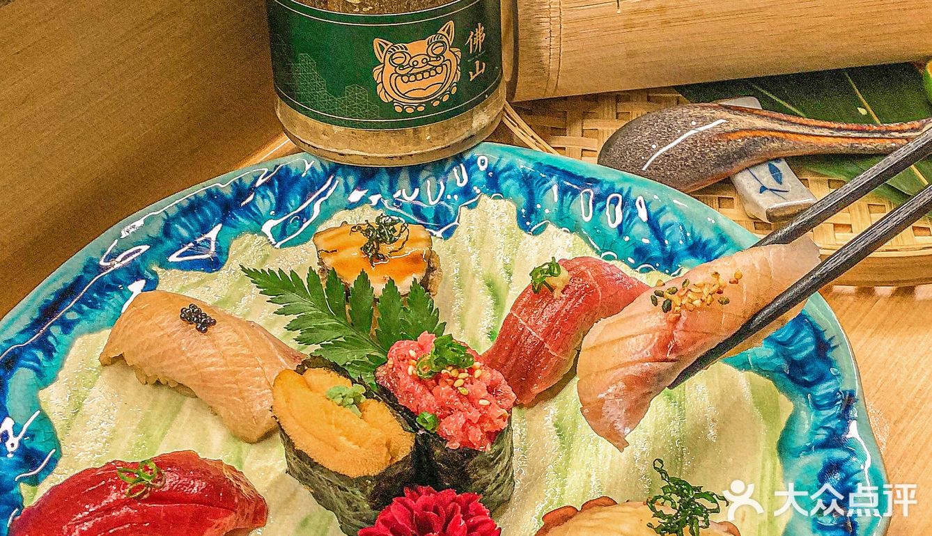 没人能拒绝这碗满满刺身的竹筒饭！没有人！