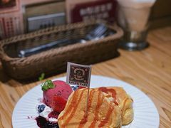 草莓家族梳乎厘班戟-Ufufu cafe(天神巷店)