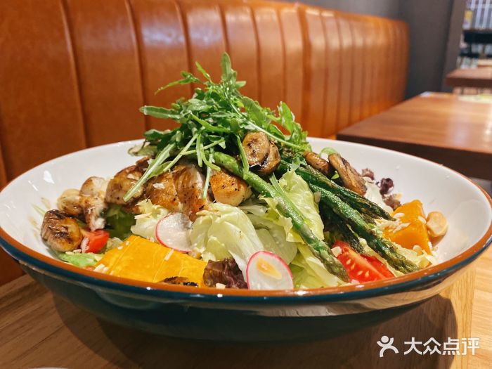 POKEE VIA&Brunch·维娅(重庆来福士店)香煎鸡肉芦笋沙拉图片