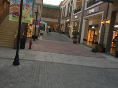 -王府井奥莱临潼小镇(临潼店)
