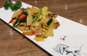 Stir-fried Fresh Bamboo Shoots with Cured Meat
