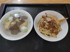 -松树干拌面店