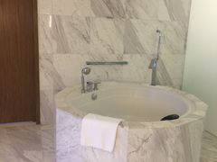 -上海滴水湖皇冠假日酒店