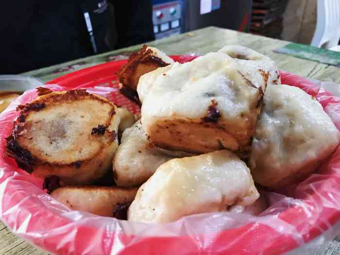 老槐树煎包-"排了将近一个小时的队 不过味道确实值得排.