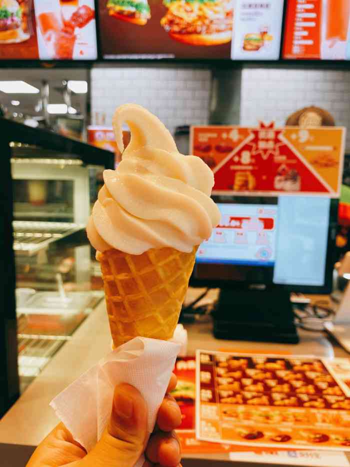 打分   /人 汉堡王出了一款奶香十足,又冰沙口感的甜筒.筒子也不腻.