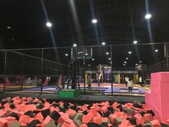 -嘿哟动霸CHUA·新潮玩运动娱乐中心·蹦床滑冰团建乐园