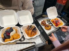 草莓蛋糕咸奶油泡芙-BUTTERFUL&CREAMOROUS 黄油与面包(三里屯太古里店)