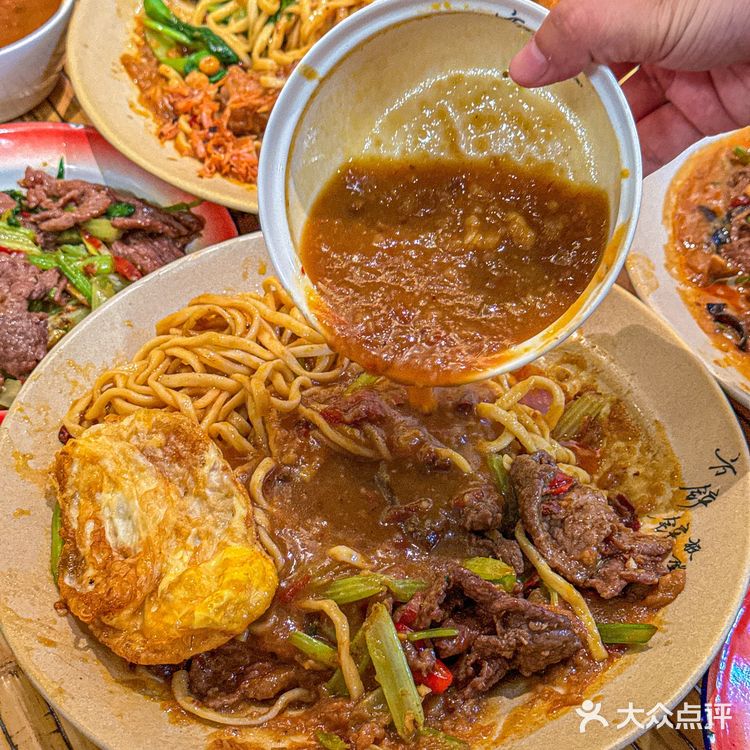 来个成都人解释一下这是什么情况……