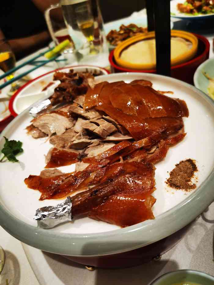 盛世家宴烤鸭新京菜