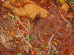 -爆炸头阿姨小四川正宗川味小吃(无任何分店)
