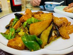 地三鲜-东北哈尔滨酱骨头馆房掌柜铁锅炖