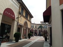 -佛罗伦萨小镇广佛名品奥特莱斯(疏港路店)