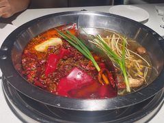-茅草房·河畔园林火锅