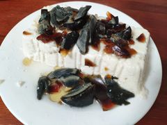 皮蛋豆腐-宝瑞门钉肉饼店