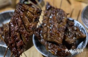 Signature Honey-glazed Pork Ribs