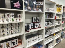 -逝水玩具折扣店