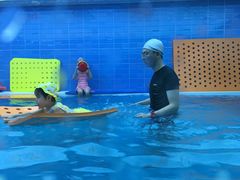 -蓝鲸奇亲子游泳俱乐部