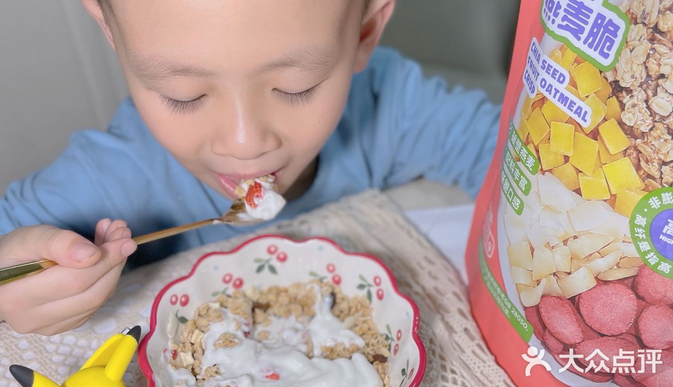 幼儿园宝贝的元气早餐,从酸奶水果麦片开始