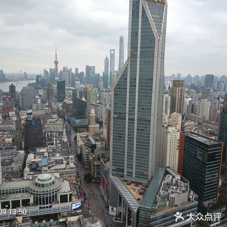 上海市南京路新世界丽笙大酒店45层旋转餐厅