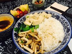 -蜗牛小馆醉乡民谣云南菜(惠新西里店)