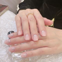 -灰姑娘美甲美睫馆