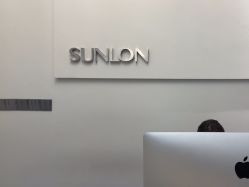 -SUNLON秀隆时尚烫染定制沙龙