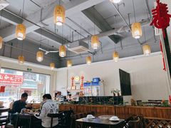 大堂-胡须哥网红竹筒菜