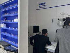 -美式眼镜·授权蔡司.依视路.尼康.豪雅.明月(南翔印象城店)