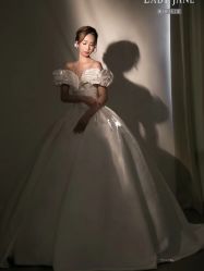 -Lady  Jane高端婚纱礼服馆