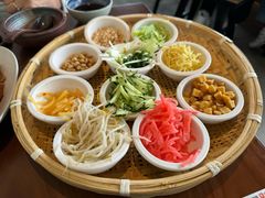 -包整·丝娃娃(一览甲秀楼风景店)