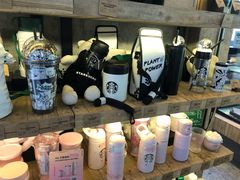 零售区-星巴克臻选(湖滨道店)